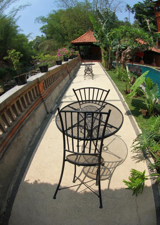 Ubud Hotel And Villas Маланг Экстерьер фото