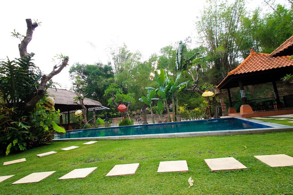 Ubud Hotel And Villas Маланг Экстерьер фото